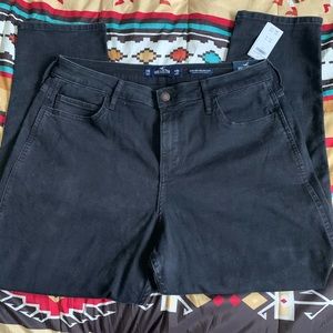 BNWT Hollister Ultra High-Rise Mom Jeans